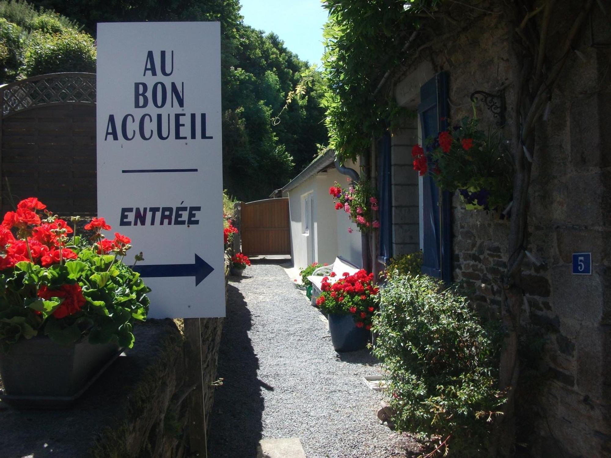 Bed and Breakfast Au Bon Accueil Saint-Marcan Exterior foto
