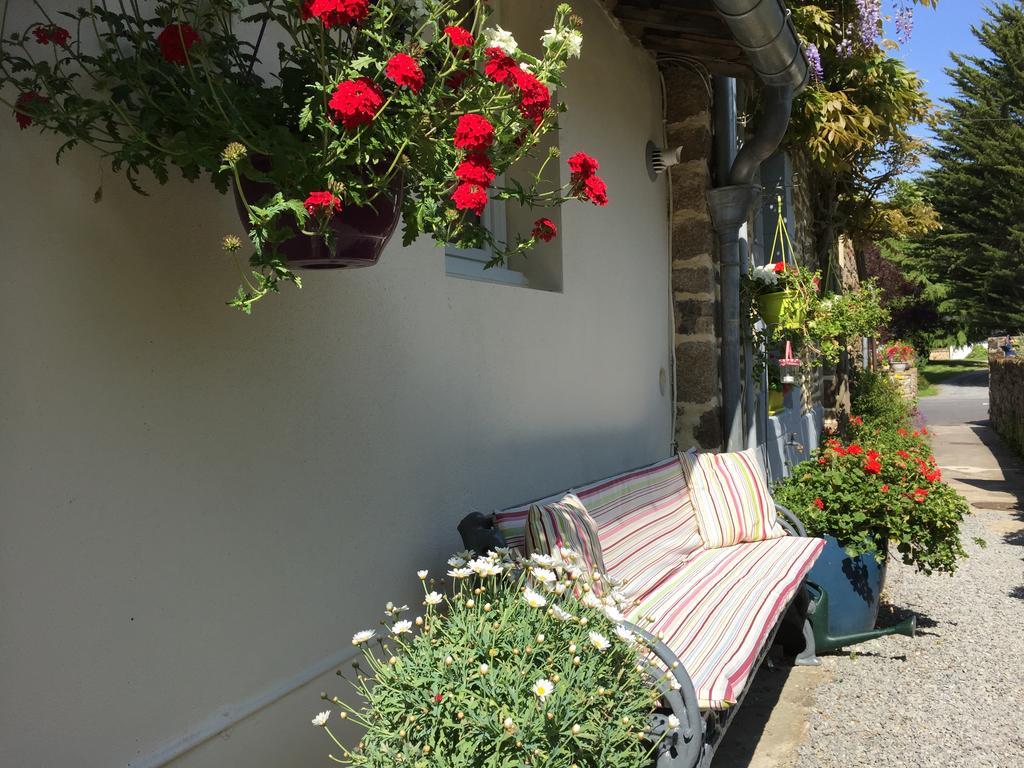 Bed and Breakfast Au Bon Accueil Saint-Marcan Exterior foto