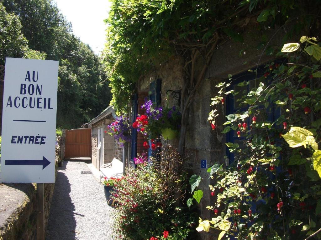 Bed and Breakfast Au Bon Accueil Saint-Marcan Exterior foto